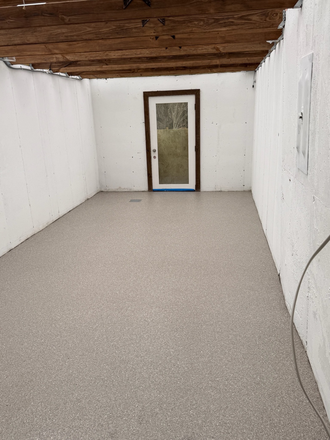 Finished light gray speckled epoxy floor coating in a Waterloo room